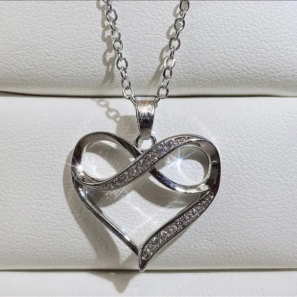 Infinity Necklace (NIP) - Picture 2 of 3